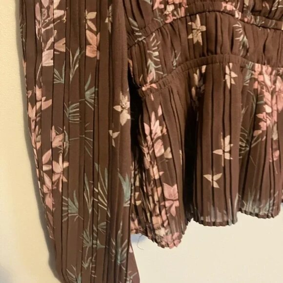 Stitch Fix Le Serein NWT Maroon Pink Pleated Floral Long Sleeve Blouse - Picture 3 of 7